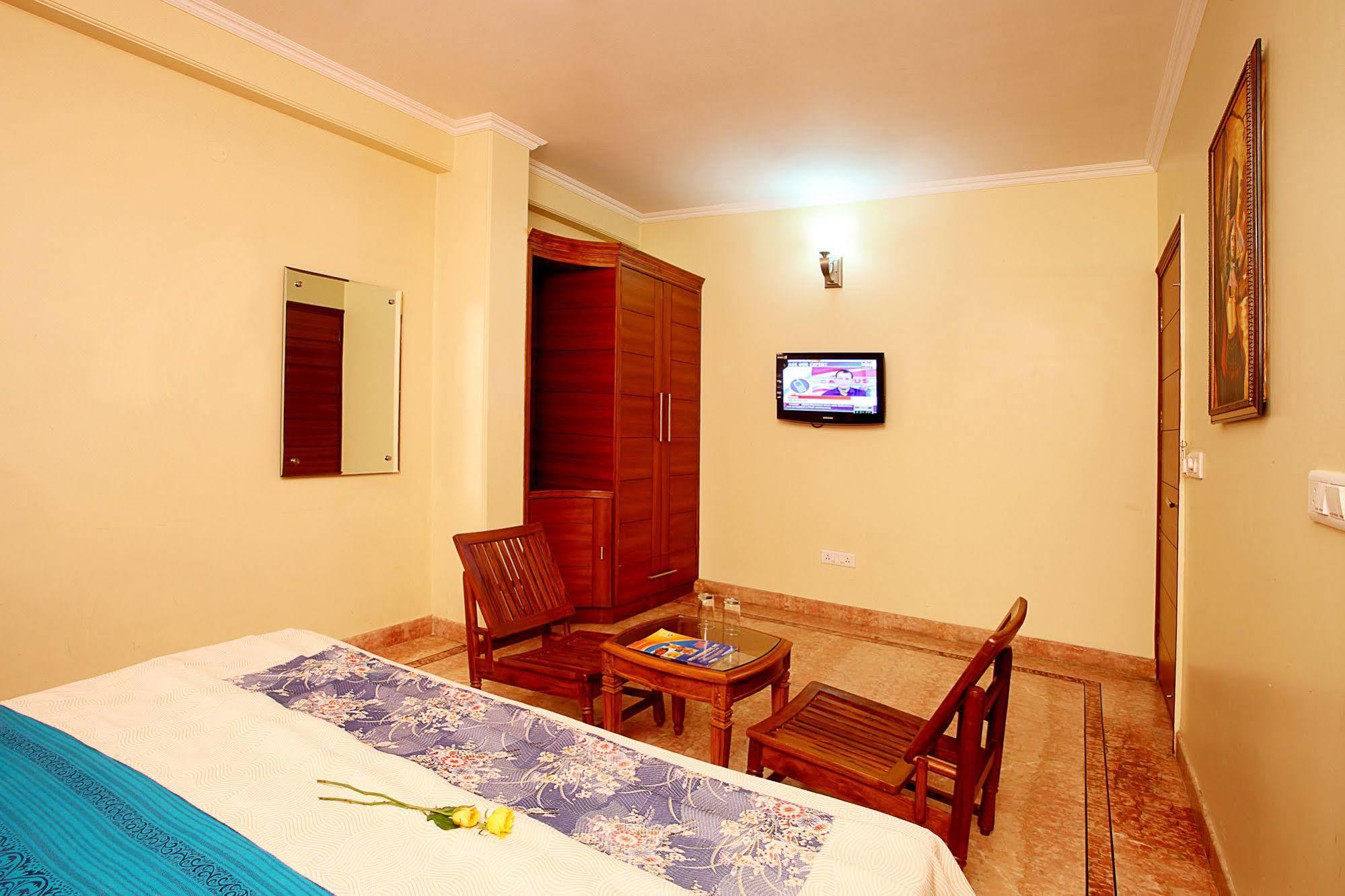 Indira International Inn Нью-Дели Экстерьер фото