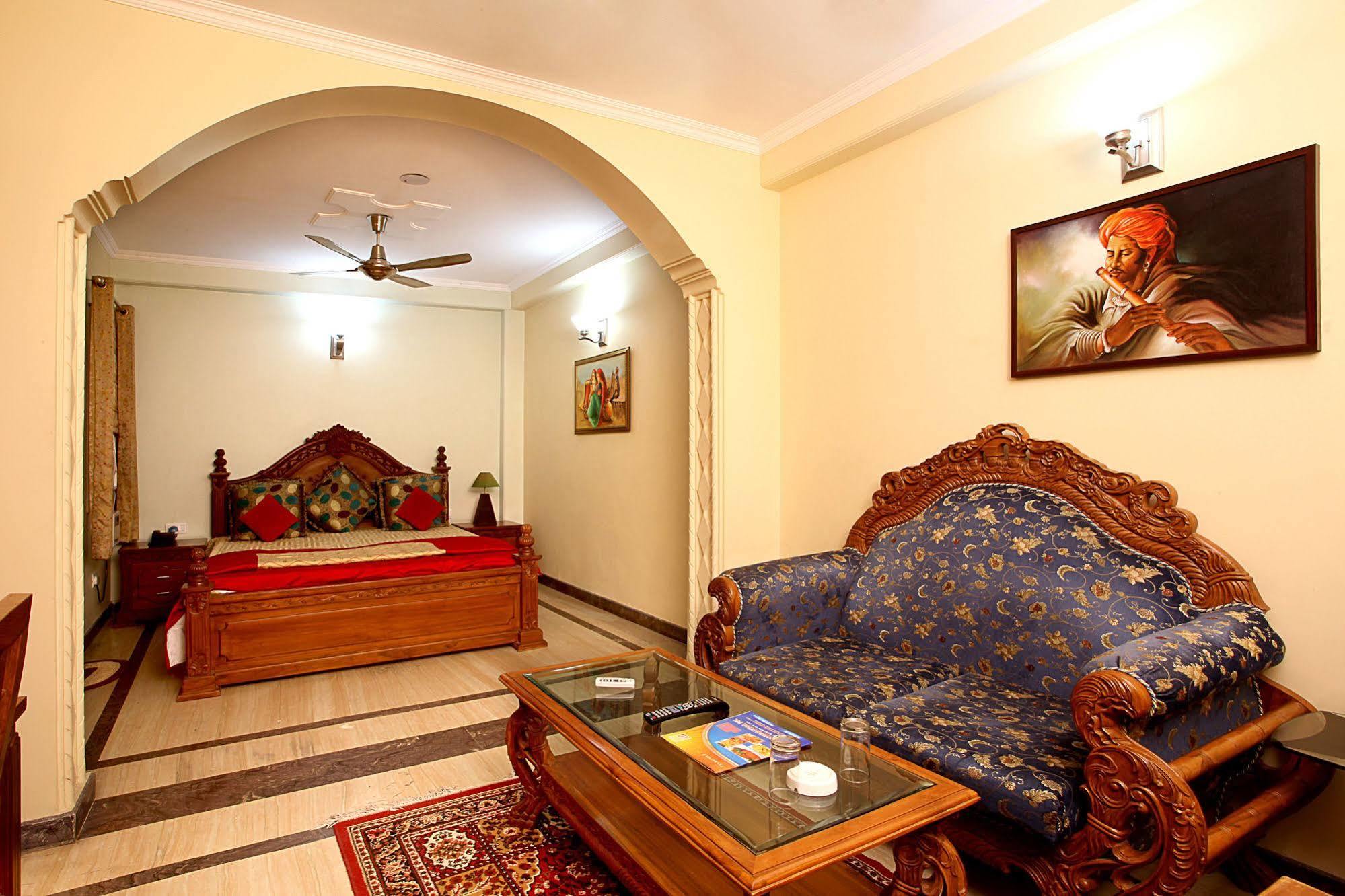 Indira International Inn Нью-Дели Экстерьер фото