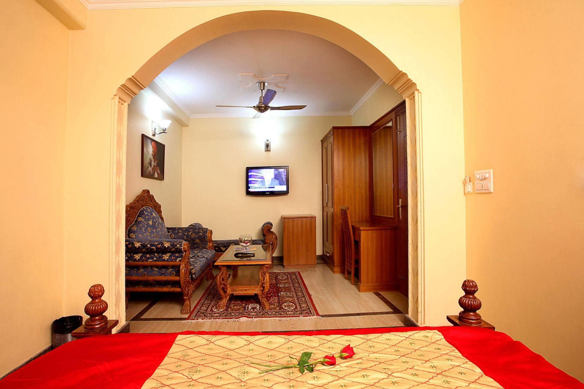Indira International Inn Нью-Дели Экстерьер фото